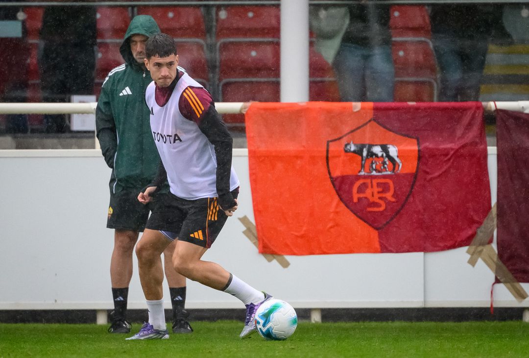 Roma, la seduta pomeridiana aperta ai tifosi al St. George’s Park – FOTO GALLERY - immagine 34