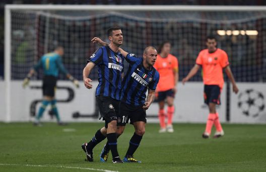 MILAN, ITALY - APRIL 20: Wesley Sneijder festeggia il pareggio per l'1-1 con Thiago Motta durante la semifinale di andata della Uefa Champions League tra l'Inter e il Bacellona allo stadio San Siro il 20 aprile 2010 a Milano, Italia. (Photo by Julian Finney/Getty Images) Sneijder sul caso Prestianni-Vinicius: “Ho ricevuto 4.000 minacce di morte”- immagine 2