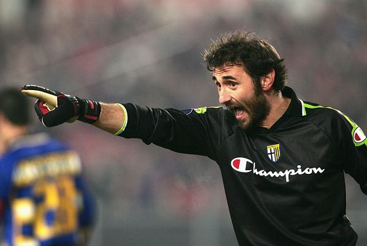Luca Bucci ai tempi del Parma (Photo by Stuart Franklin/Getty Images) ESCLUSIVA, Luca Bucci ad Operazione Nostalgia: “Una bella giornata di sport”- immagine 3
