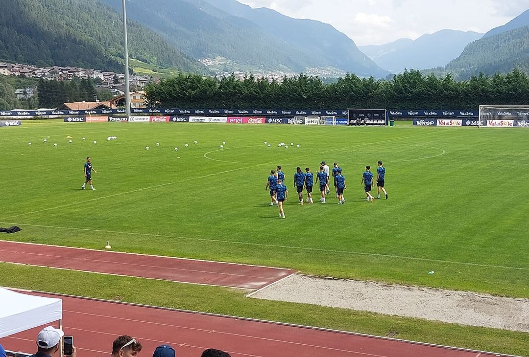 GALLERY Conte rientra in campo con una parte della squadra - immagine 2