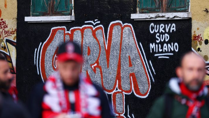 MILAN, ITALY - MAY 10: A general view of graffiti on a wall on the outside of the stadium, which reads 'Curva Sud Milano', prior to the UEFA Champions League semi-final first leg match between AC Milan and FC Internazionale at San Siro on May 10, 2023 in Milan, Italy. (Photo by Clive Rose/Getty Images) milan-reijnders-theo-maignan-calciomercato-cessioni-tifosi-curva-sud