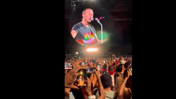 VIDEO / i Coldplay a Napoli cantano “Napule è” e infiammano il Maradona