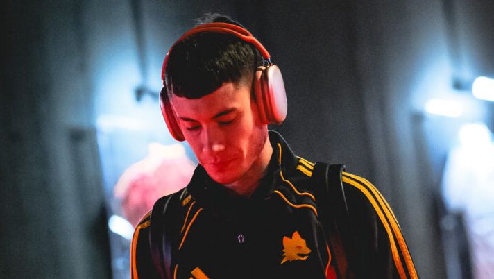 ROME, ITALY - JANUARY 10: AS Roma player Matias Soule arrives at the stadium prior to the Serie A match between AS Roma and US Sassuolo Calcio at Stadio Olimpico on January 10, 2026 in Rome, Italy. (Photo by Fabio Rossi/AS Roma via Getty Images) Napoli-Roma, formazioni ufficiali: da Soulé a Zaragoza, Milinkovic, Beukema e Gutierrez, tutte le scelte - immagine 1