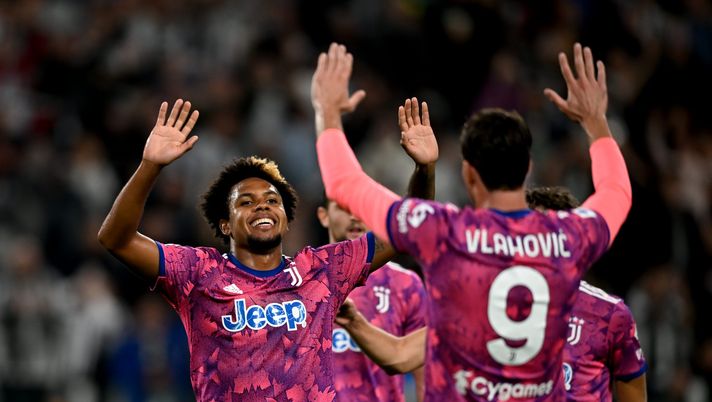 TURIN, ITALY - OCTOBER 02: Dusan Vlahovic of Juventus celebrates after scoring his team's second goal with teammate Weston McKennie during the Serie A match between Juventus and Bologna FC at Allianz Stadium on October 02, 2022 in Turin, Italy. (Photo by Daniele Badolato - Juventus FC/Juventus FC via Getty Images) Juventus Sassuolo
