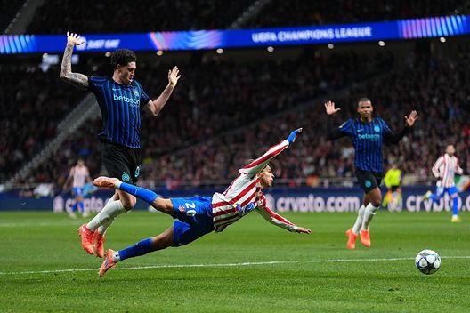 La nuova regola FIFA per limitare le simulazioni spiegata da Collina