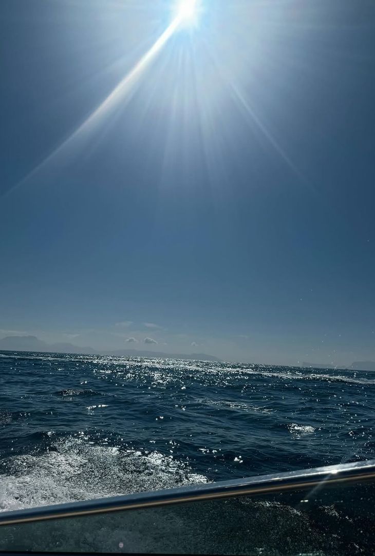 Sam Beukema, difensore del Napoli, ha approfittato della pausa nazionali per godersi una domenica in barca e girare tra le isole dell'arcipelago campano, Ischia e Procida. Ecco quanto condiviso dall'olandese su Instagram.
