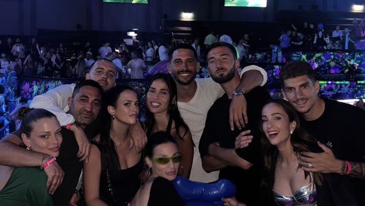 Cristante, le vacanze continuano a Ibiza: lo scatto con Di Lorenzo e gli altri amici - immagine 1