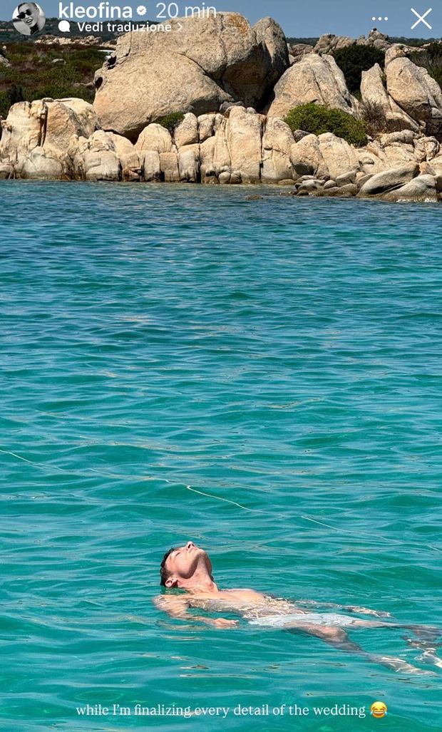 Polemiche su Pavard per la partita a padel, la fidanzata ironizza sui social: “Eccolo mentre…”- immagine 3
