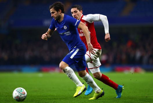 Hector Bellerin ai tempi dell'Arsenal. Qui in contrasto su Cecs Fabregas. (Photo by Clive Rose/Getty Images) Hector Bellerin e la sua passione per la letteratura: “Mi ha cambiato la vita”- immagine 3