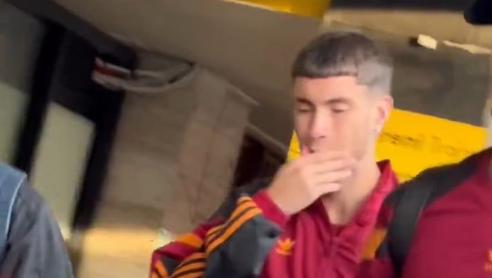 Roma, i giallorossi in viaggio verso Firenze in treno Roma, i giallorossi in viaggio verso Firenze in treno - immagine 1