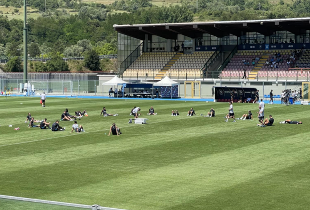 Azzurri stremati al termine del lavoro atletico: stretching finale – LA FOTOGALLERY- immagine 1