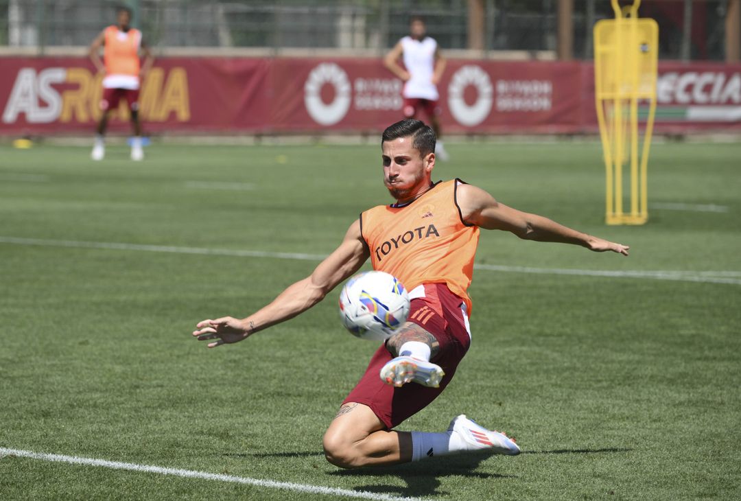 Ritiro Roma, lavoro sul campo e in palestra a Trigoria – FOTO GALLERY - immagine 4