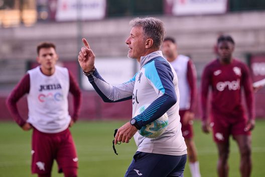 TURIN, ITALY - NOVEMBER 4: Marco Baroni during a Torino FC Training Session on November 4, 2025 in Turin, Italy. (Photo by Torino FC/Torino FC 1906 via Getty Images) baroni