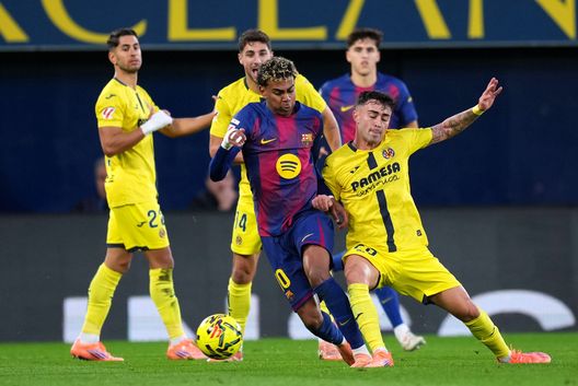 Nel girone di andata Villarreal-Barcellona 0-2 (Photo by Alex Caparros/Getty Images) Barcellona-Villarreal, Liga: seguila in streaming gratis e diretta TV- immagine 3
