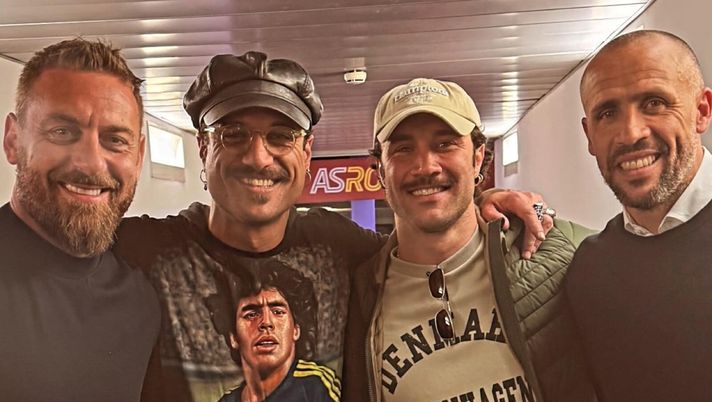 Osvaldo, torna il sorriso: all’Olimpico per Roma-Bologna e foto con De Rossi Osvaldo, torna il sorriso: all’Olimpico per Roma-Bologna e foto con De Rossi - immagine 1