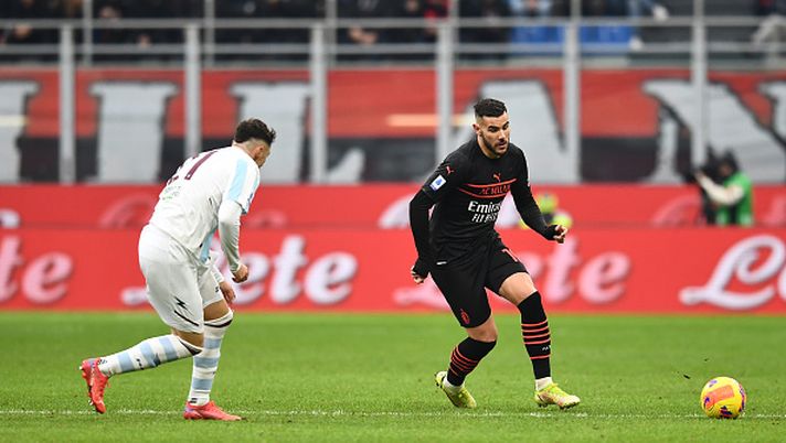 MILAN, ITALY - DECEMBER 04: Theo Hernandez of AC Milan competes for the ball with Nadir Zortea of US Salernitana during the Serie A match between AC Milan v US Salernitana at Stadio Giuseppe Meazza on December 04, 2021 in Milan, Italy. (Photo by Claudio Villa/AC Milan via Getty Images) Cagliari, Zortea: “Non vedo l’ora di giocare contro Theo” - immagine 1