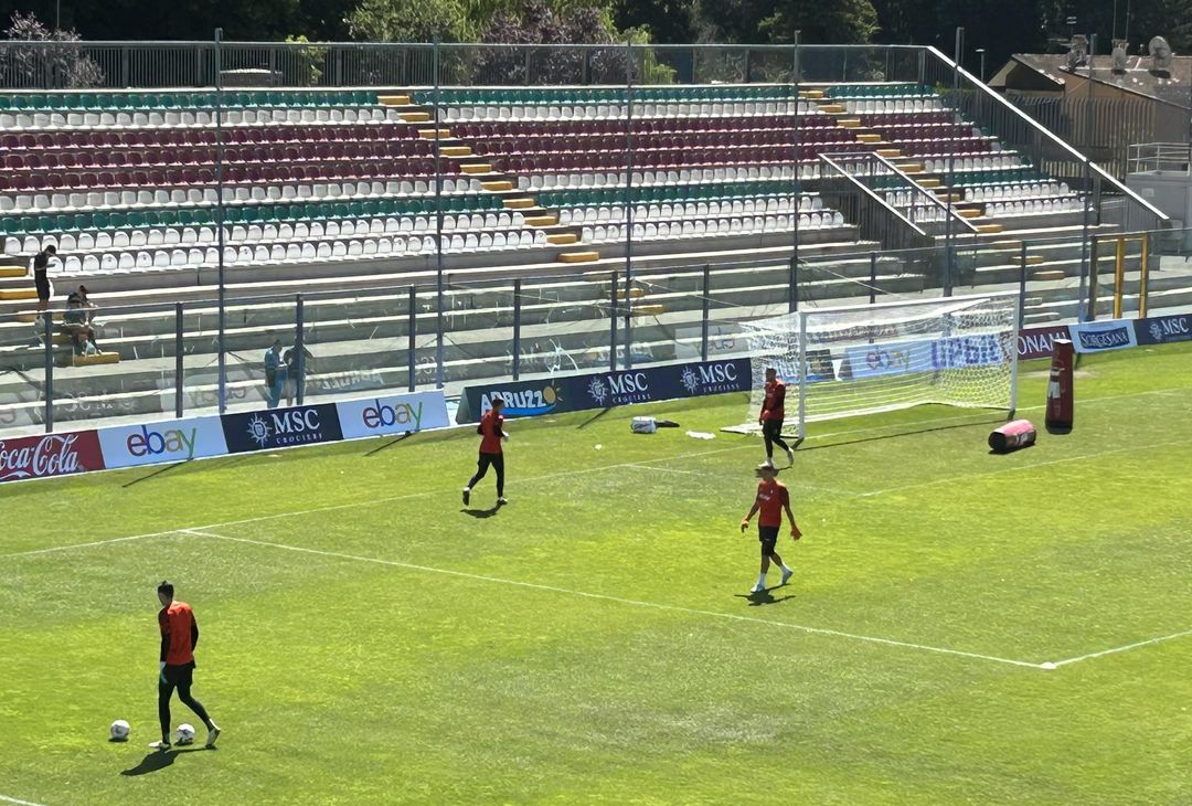 GALLERY Seduta mattutina a Castel di Sangro: i portieri si allenano a parte- immagine 1