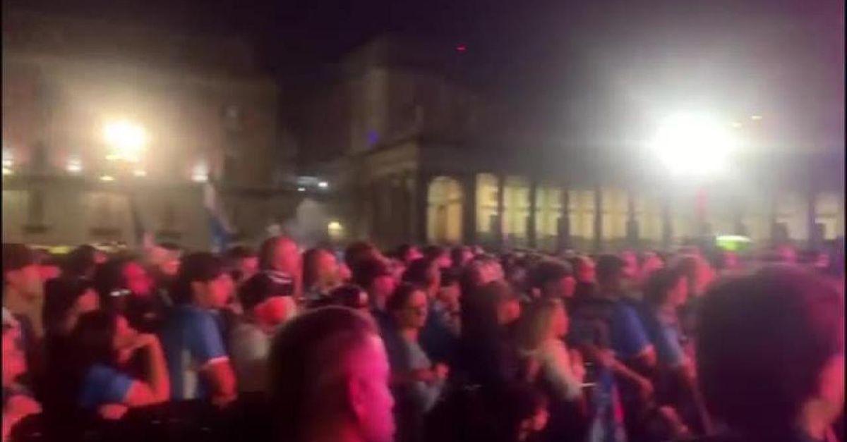 Scudetto al Napoli: tifosi in festa per il successo degli azzurri | VIDEO Scudetto al Napoli: tifosi in festa per il successo degli azzurri | VIDEO