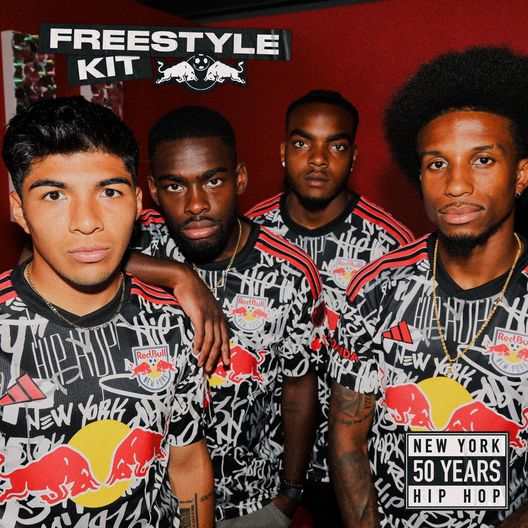 MLS, ecco terza maglia New York Red Bulls: celebra 50 anni cultura hip hop City- immagine 2