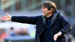 VIDEO – Antonio Conte parcheggiatore aiuta una ragazza: il video è virale
