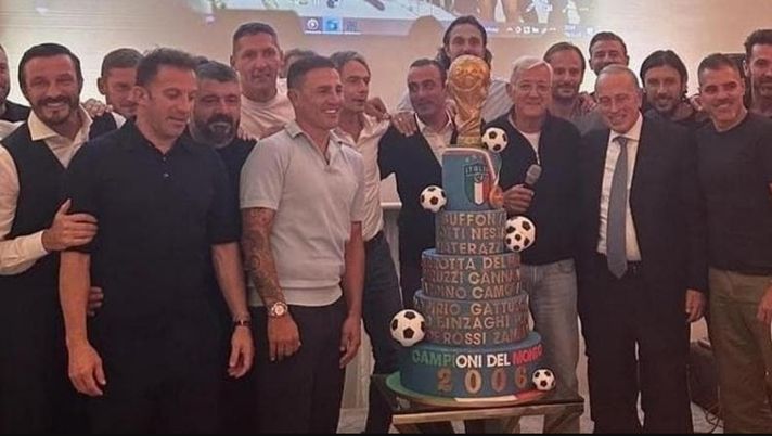 Lippi si commuove per la festa a sorpresa dei campioni del 2006. Presente anche Pradé - immagine 1