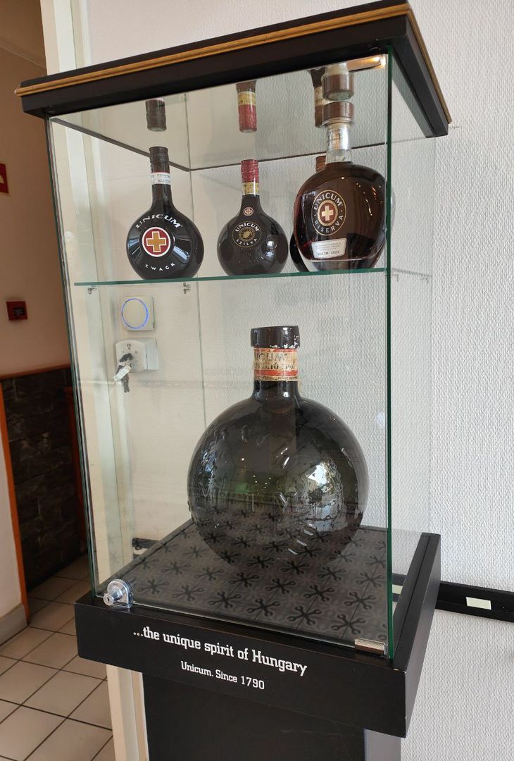 GALLERY VN – Lo stabilimento dell’Unicum: dove il proprietario è tifoso viola - immagine 9