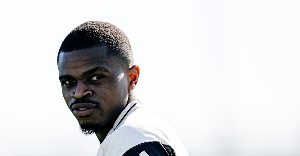 Ex Milan, Kalulu: “Dopo Inter Juventus ho spento il telefono. Hanno parlato in tanti” Ex Milan, Kalulu: “Dopo Inter Juventus ho spento il telefono. Hanno parlato in tanti”