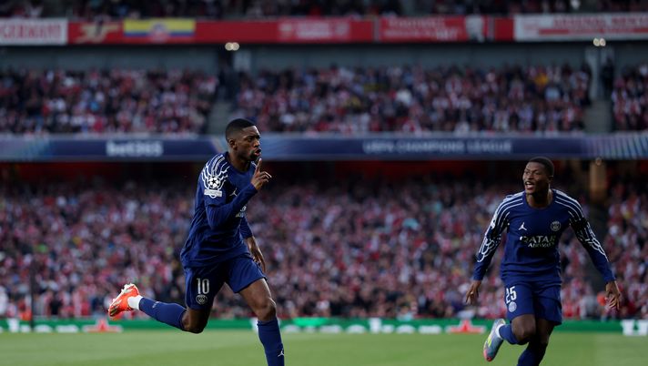 LONDON, ENGLAND - APRIL 29: Ousmane Dembele of Paris Saint-Germain celebrates scoring his team's first goal during the UEFA Champions League 2024/25 Semi Final First Leg match between Arsenal FC and Paris Saint-Germain at Emirates Stadium on April 29, 2025 in London, England. (Photo by Michael Steele/Getty Images) Champions, Arsenal-PSG 0-1: decidono la rete Dembele e le parate di Donnarumma - immagine 1