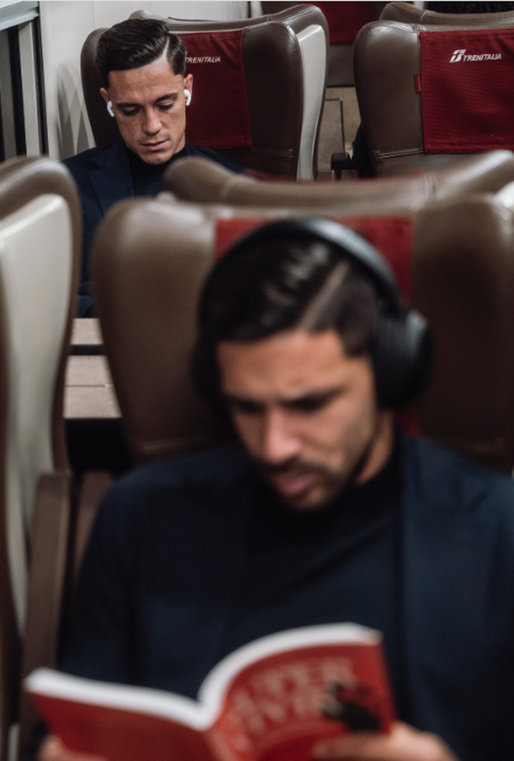 GALLERY Il Napoli si accultura nel viaggio verso Roma: ecco cosa fanno alcuni azzurri! - immagine 5