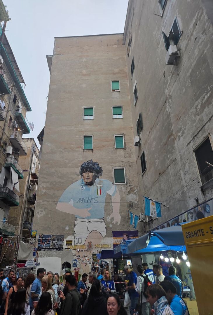 A Largo Maradona si celebra il 65° compleanno di Diego: i preparativi GALLERY - immagine 4