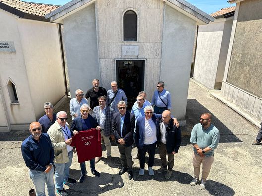 Roma, tanti ex calciatori e la Salernitana in visita alla cappella di Di Bartolomei- immagine 2