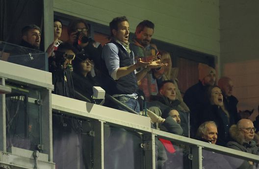 Ryan Reynolds assiste alla partita tra il Wrexham e il Nottingham Forest. (Foto di Carl Recine/Getty Images) Continua la favola Wrexham, eliminato il Nottingham Forest ai rigori- immagine 2