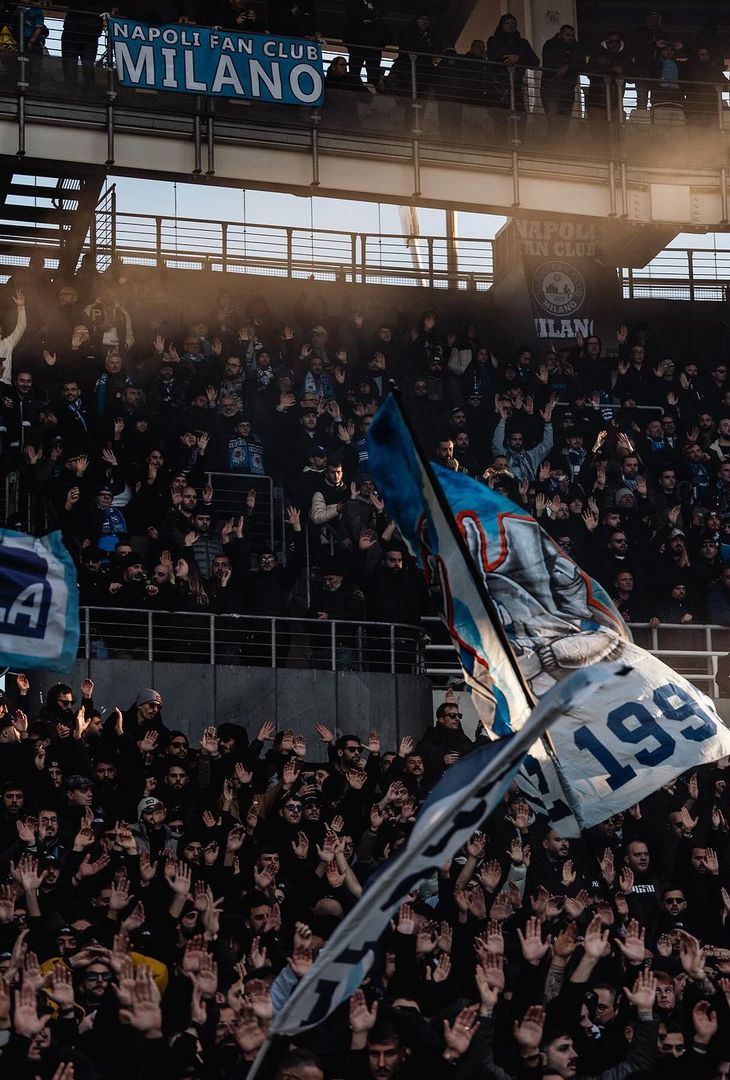 GALLERY Il Napoli in campo con il dodicesimo uomo: i tifosi azzurri sempre presenti - immagine 3