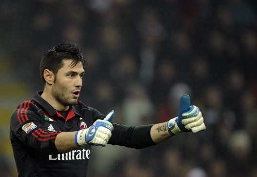 MILANO, ITALIA - 25 NOVEMBRE: Marco Amelia dell'AC Milan durante la partita di Serie A tra l'AC Milan e la Juventus FC allo stadio San Siro il 25 novembre 2012 a Milano, Italia. (Foto di Claudio Villa/Getty Images) Amelia: “Milan, troppi i punti persi. Maignan o Svilar? Ecco chi prenderei”- immagine 2