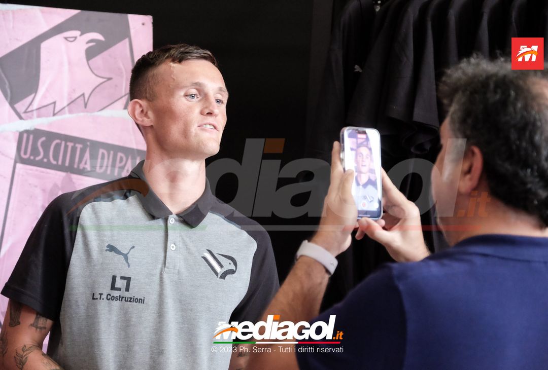 FOTO PALERMO: Liam Henderson incontra i tifosi allo Store Ufficiale (GALLERY) - immagine 61