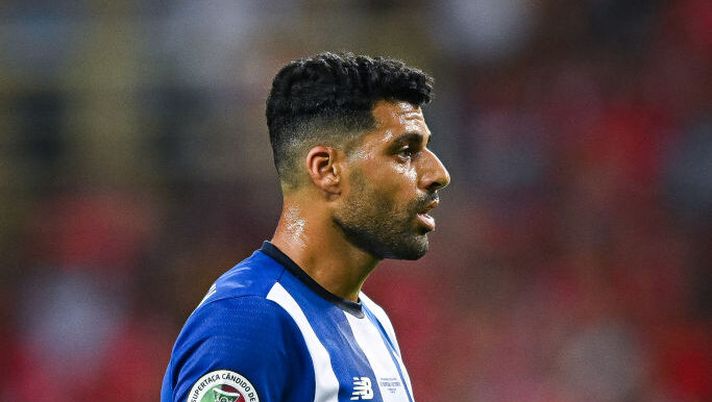 AVEIRO, PORTUGAL - AUGUST 9: Mehdi Taremi of FC Porto in action during the Supercopa de Portugal Final match between SL Benfica v FC Porto at Estadio Municipal de Aveiro on August 9, 2023 in Aveiro, Portugal. (Photo by Octavio Passos/Getty Images) Inter, ecco quando lo sbarco a Milano di Taremi e il piano che ha Inzaghi per l’iraniano - immagine 1