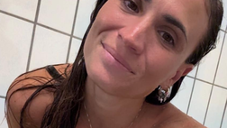 Carolina, il selfie post allenamento è super sexy. Lady Cassano incanta in costume: fisico top