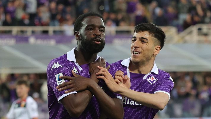 FLORENCE, ITALY - APRIL 15: Nanitamo Jonathan Ikoné of ACF Fiorentina celebrates after scoring a goal with Fabiano Parisi of ACF Fiorentina during the Serie A TIM match between ACF Fiorentina and Genoa CFC at Stadio Artemio Franchi on April 15, 2024 in Florence, Italy.(Photo by Gabriele Maltinti/Getty Images) Serie A, Fiorentina-Genoa 1-1: Ikone evita l’ennesima sconfitta ai viola - immagine 1