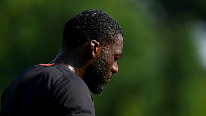 CAIRATE, ITALY - AUGUST 13: Youssouf Fofana of AC Milan looks on during an AC Milan Training Session at Milanello on August 13, 2025 in Cairate, Italy. (Photo by Giuseppe Cottini/AC Milan via Getty Images)  E’ un nuovo Fofana, non più ancora di salvezza: ma box to box - immagine 1