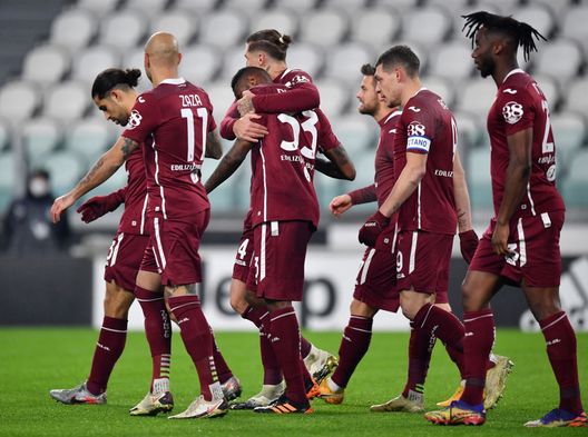 TURIN, ITALY - DECEMBER 05: Nkoulou Nicolas of Torino FC celebrates with teammate Lyanco Vojnovic after scoring his team's first goal after scoring his team's first goal during the Serie A match between Juventus and Torino FC at Allianz Stadium on December 05, 2020 in Turin, Italy. Football Stadiums around Italy remain empty due to the Coronavirus Pandemic as Government social distancing laws prohibit fans inside venues resulting in fixtures being played behind closed doors. (Photo by Valerio Pennicino/Getty Images) Derby: grande Toro e la grande beffa- immagine 2
