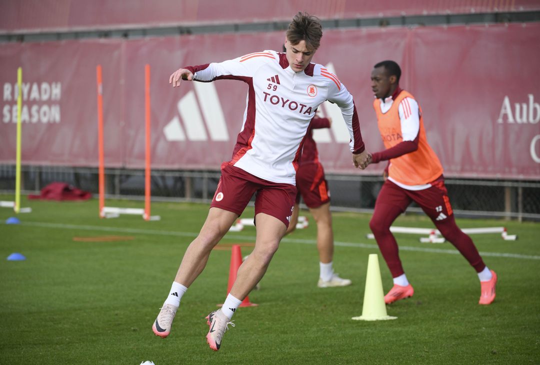 Trigoria, la seduta di allenamento dopo la sconfitta con l’Atalanta – FOTO GALLERY - immagine 18