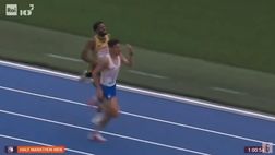 VIDEO / Europei atletica, Riva supera l’avversario e gli fa “ciao” con la mano