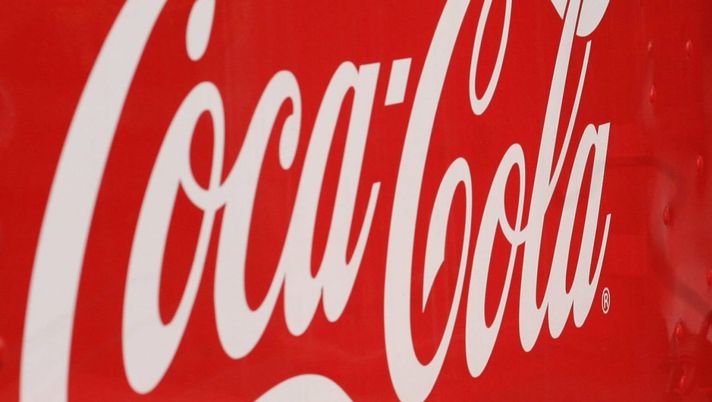 BRUSSELS, BELGIUM - DECEMBER 09: The Coca Cola logo is seen on trucks on December 9, 2006 in Brussels, Belgium. It is 75 years since Haddon Sundblom drew the Coca Cola Christmas man, and to celebrate Coca Cola Belgium has developed an aluminium bottle which the trucks will deliver exclusively throughout Luxembourg and Belgium. (Photo by Mark Renders/Getty Images) Coca Cola, il vice presidente: “Entusiasti di questa collaborazione col Napoli” - immagine 1