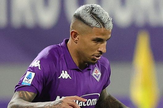 FLORENCE, ITALY - FEBRUARY 28: Domilson Cordeiro dos Santos known as Dodo of ACF Fiorentina in action during the Serie A match between Fiorentina and Lecce at Stadio Artemio Franchi on February 28, 2025 in Florence, Italy. (Photo by Gabriele Maltinti/Getty Images) Dodo