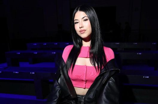 Anna Pepe, problemi di ordine pubblico al concerto: “Raga ma che voglia avete di picchiarvi…” Anna Pepe, problemi di ordine pubblico al concerto: “Raga ma che voglia avete di picchiarvi…” - immagine 1