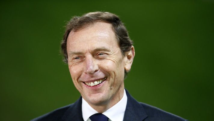MALAGA, SPAIN - JANUARY 14: Former Real Madrid player, Emilio Butragueno looks on prior to the Supercopa de Espana Semi Final match between Real Madrid and Athletic Club at Estadio La Rosaleda on January 14, 2021 in Malaga, Spain. Sporting stadiums around Spain remain under strict restrictions due to the Coronavirus Pandemic as Government social distancing laws prohibit fans inside venues resulting in games being played behind closed doors. (Photo by Fran Santiago/Getty Images) Real Madrid, Butragueno: “Napoli pericoloso, Osimhen e Kvara giocatori stupendi” - immagine 1