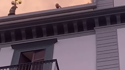 Tifosi all’Hotel Parker’s: cori scatenati per Manna e Conte