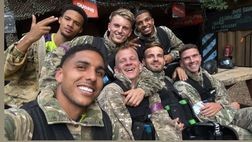 FOTO – Cosa fa la Fiorentina quando non si allena? Gioca a paintball!