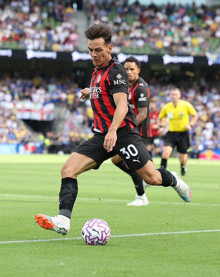 leeds-milan-dublino-aviva-stadium-striscione-corse-cavalli-massimiliano-allegri-gimenez