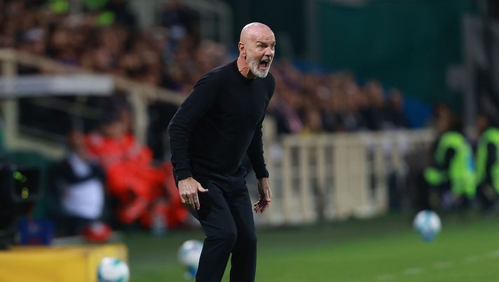 FLORENCE, ITALY - OCTOBER 26: Head coach Stefano Pioli manager of ACF Fiorentina reacts during the Serie A match between ACF Fiorentina and Bologna FC 1909 at Artemio Franchi on October 26, 2025 in Florence, Italy. (Photo by Gabriele Maltinti/Getty Images) Pioli (Dazn): “Stavolta non abbiamo mollato. Kean bene sia con Dzeko che con Gud” - immagine 1